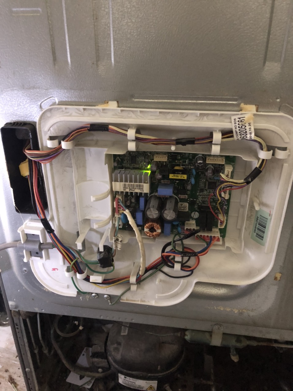 Đội ngũ kỹ thuật viên chuyên nghiệp, nhiệt tình phục vụ Sửa máy giặt công nghiệp tại nhà (#Quận Thủ Đức) Hotline dịch vụ 24/7: 0906 463 467